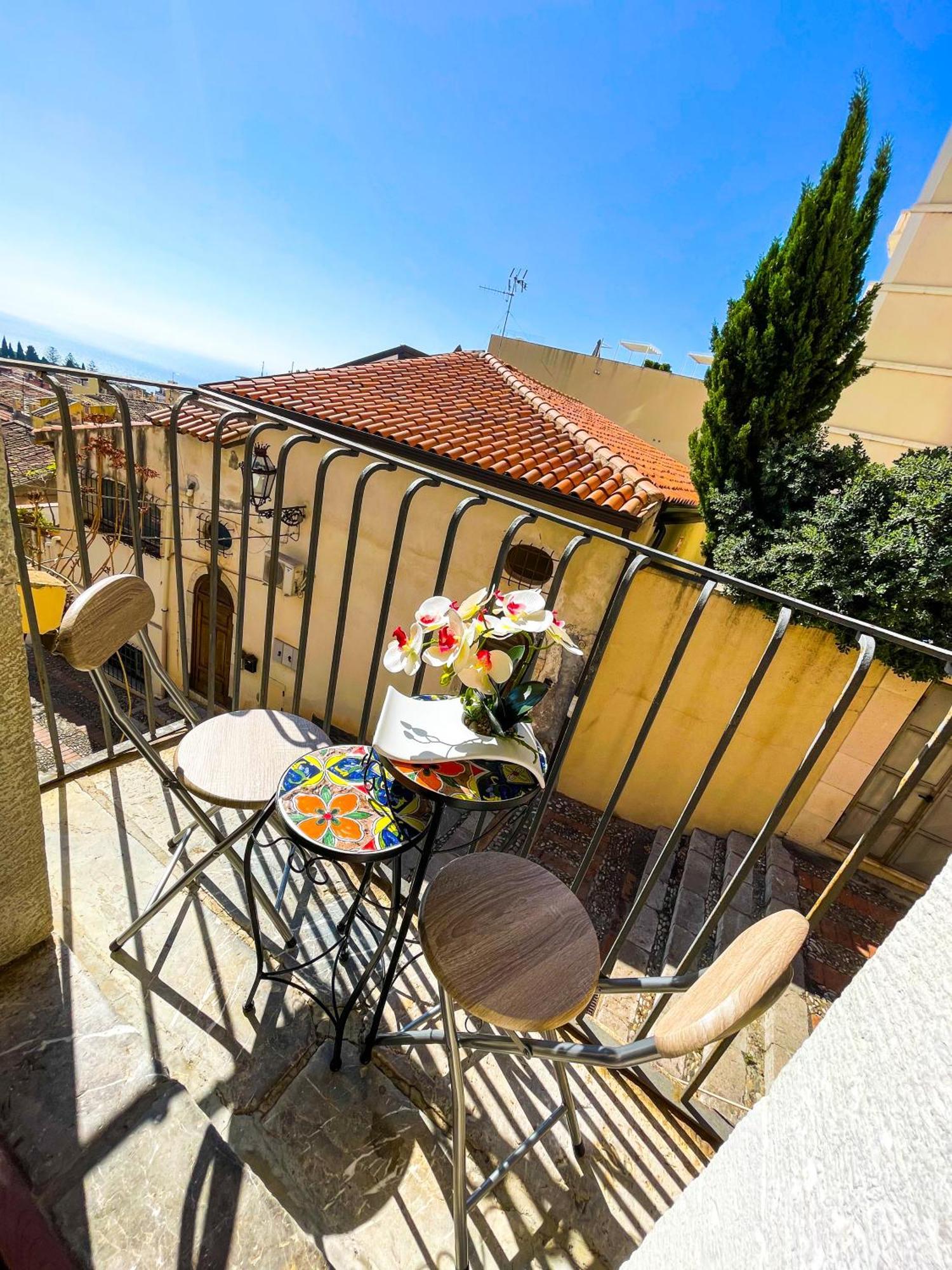 Апартаменти Panoramic Taormina Center Екстер'єр фото